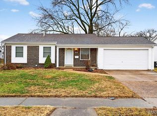 518 Fox Crest Dr, Hazelwood, MO 63042