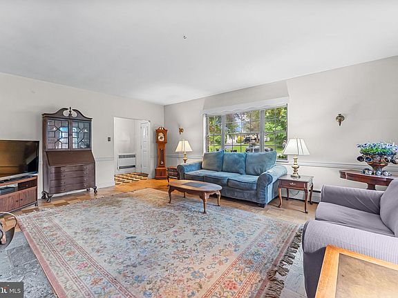 5th image of 8316 Macarthur Rd