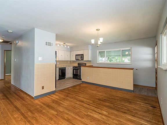 5th image of 7913 Delmont St