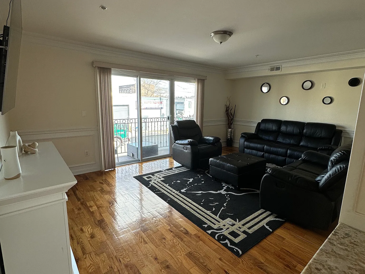 169 Clifford St — Photo 3