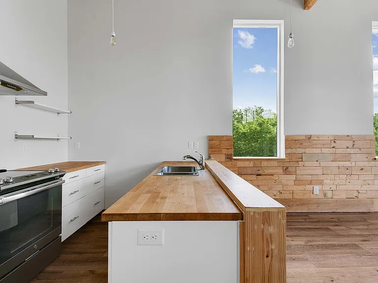 305 N Parker Ave — Photo 10
