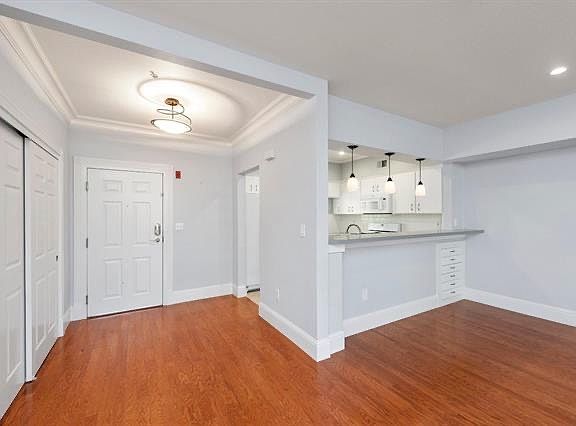 3rd image of 530 El Camino Real APT 105
