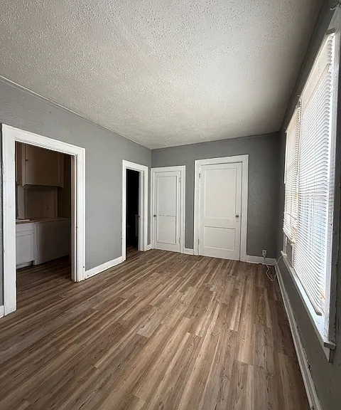 900 Broadway St — Photo 2