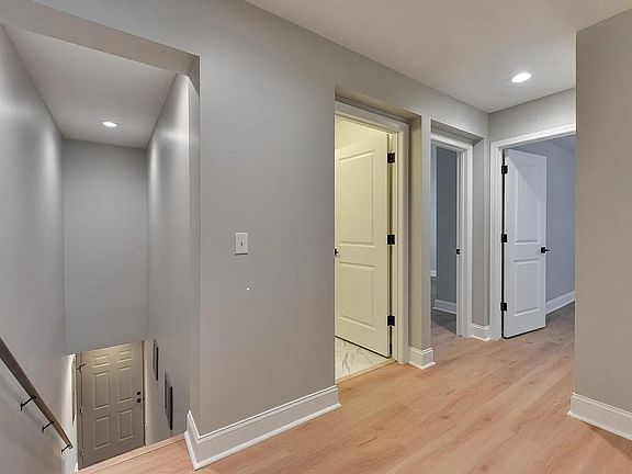 5th image of 823 S 42nd St #823
