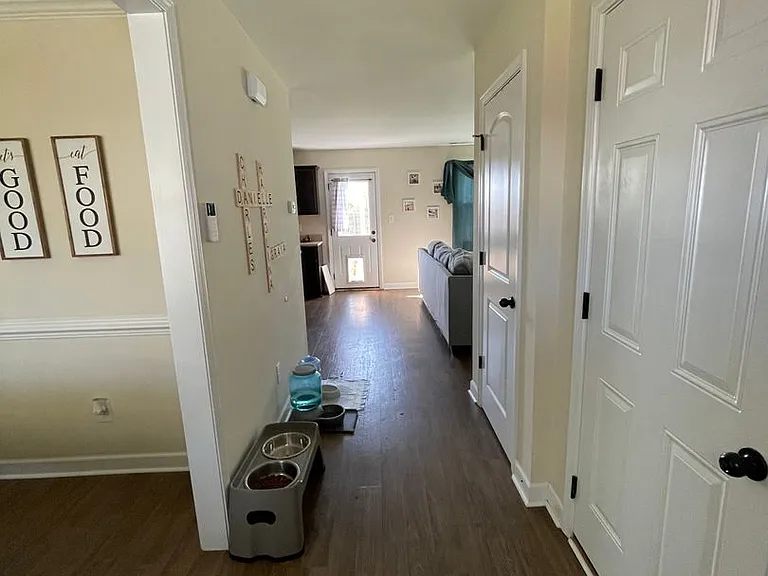 216 Holly Grove Ct E — Photo 5
