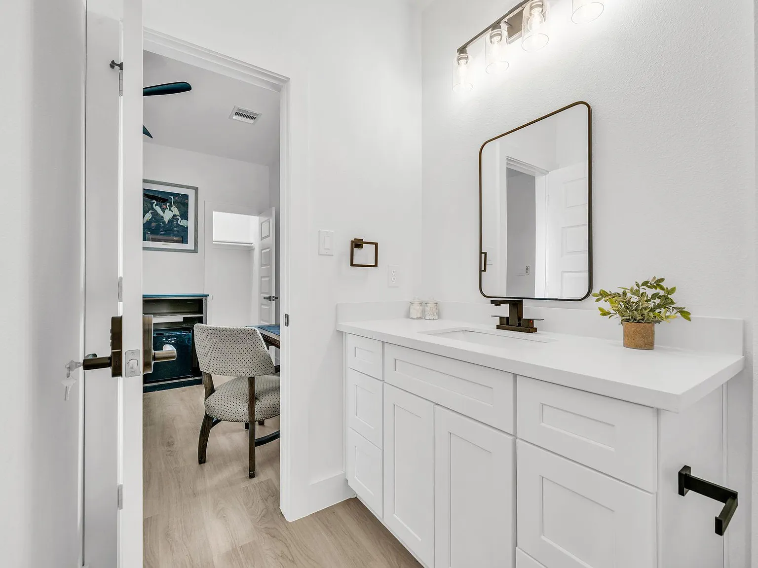 4 bed, 4.0 bath, 1627 sqft, $797 — Photo 3