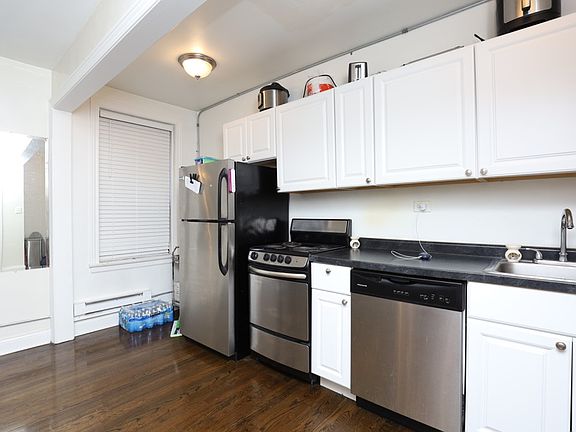 3rd image of 3345 N Marshfield Ave #602