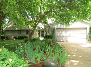 14 Oak Ct, Champaign, IL 61822