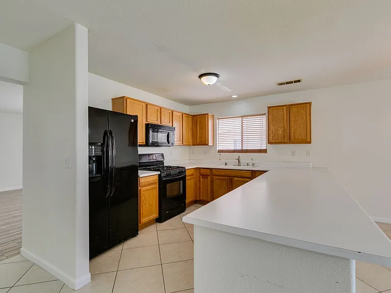 5025 Glittering Star Ct N — Photo 33