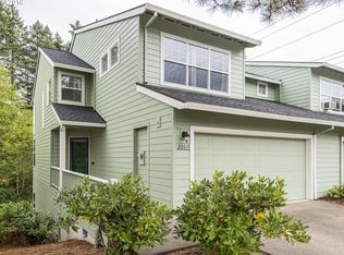 8785 NE Rockspring St, Hillsboro, OR 97006