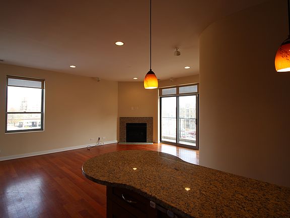 5th image of 912 N Laramie Ave