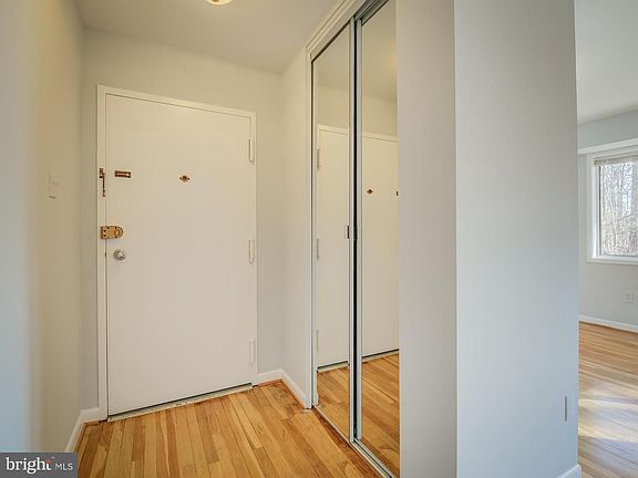 3rd image of 10523 Montrose Ave #10523