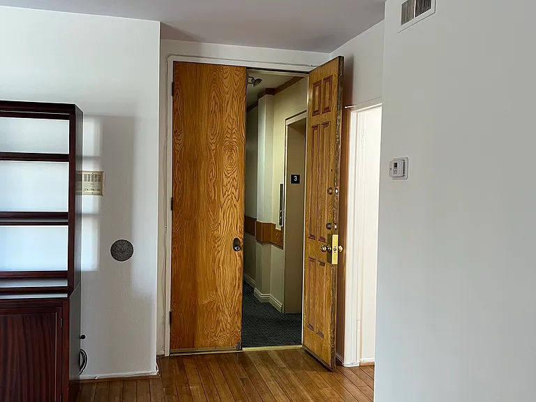 622 S Barrington Ave #301 — Photo 30