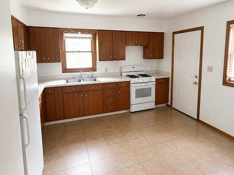 2118 Melrose Dr — Photo 1