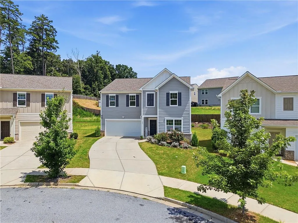 5 bed, 3.5 bath, 2792 sqft, $2,400 — Photo 2