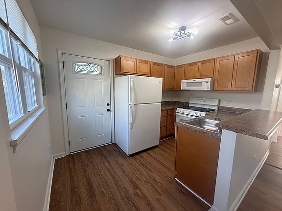 5th image of 739 Waukesha Ave