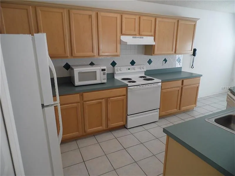 4/2 In Hunters Creek! Gated Community! No Carpet! — Photo 4