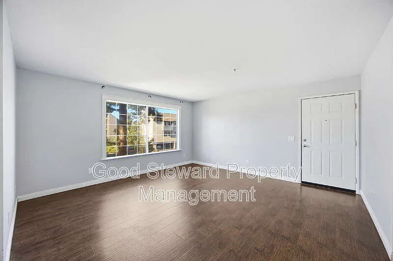 2 bed, 2.0 bath, 917 sqft, $2,800 — Photo 3