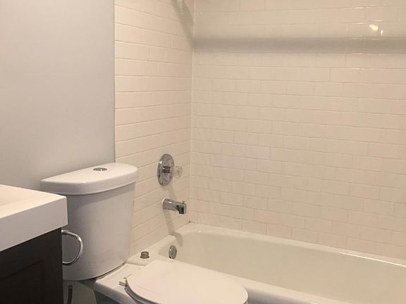 4th image of 6203 N Kenmore Ave #4B