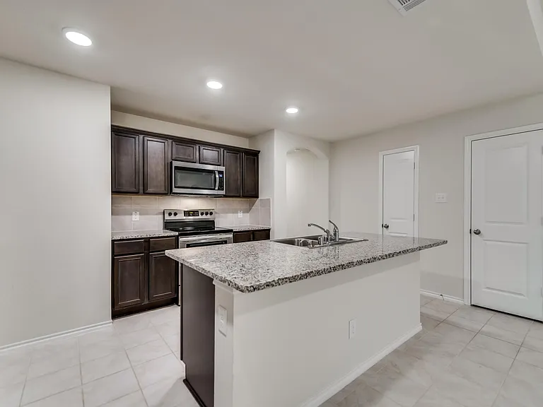 1302 Meadow Creek Dr — Photo 12