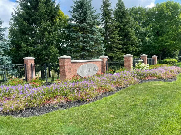 312 Marigold Cir #52, Westland, MI 48185