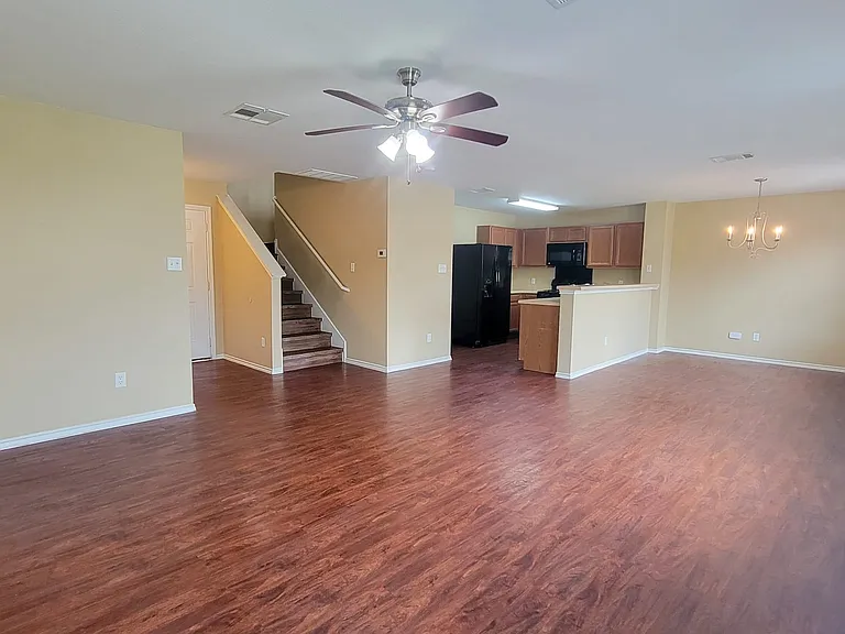 1216 Shadow Creek Blvd — Photo 3