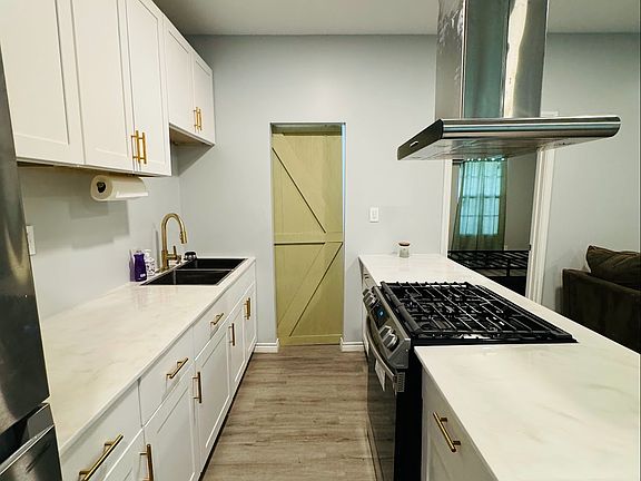 4th image of 820 Columbine St