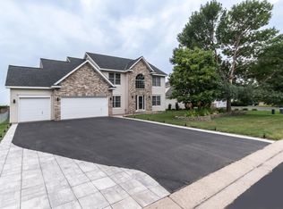 1440 Wakefield Cir, Shakopee, MN 55379