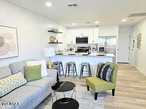 3 bed, 2.0 bath, 1007 sqft, $1,800 — Photo 3