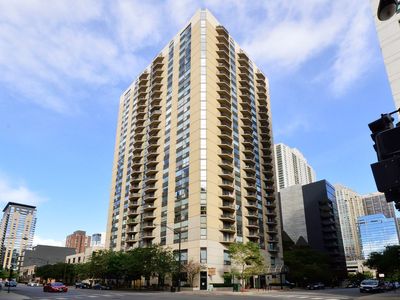 70 W Huron St APT 2402, Chicago, IL, 60654