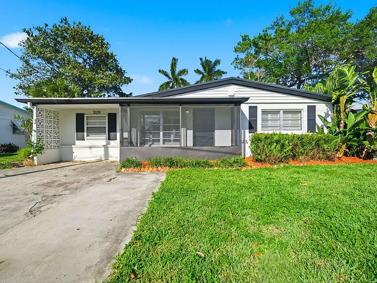 3019 N 57th Dr — Photo 38