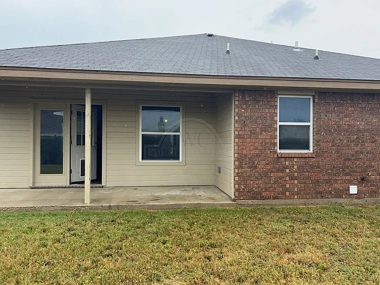 2604 Tarrant County Dr — Photo 3