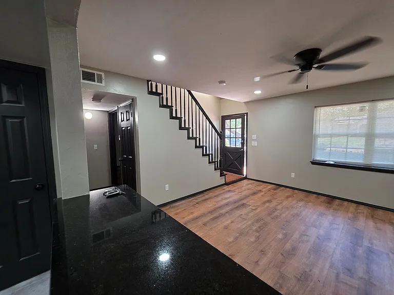 641 Redstone Ave — Photo 5