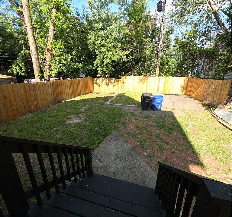 2nd image of 521 E 109th St