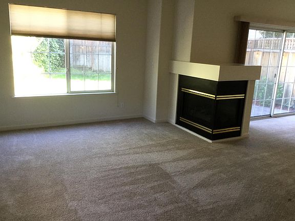 5th image of 137 Orchard Oak Cir