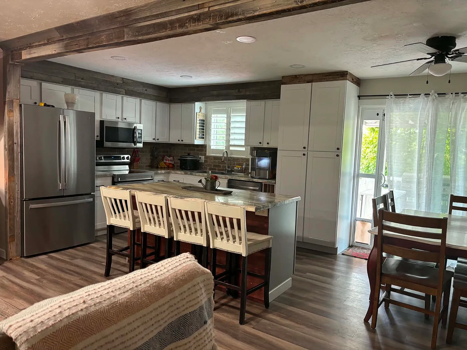 5 bed, 2850 sqft, $3,000 — Photo 3