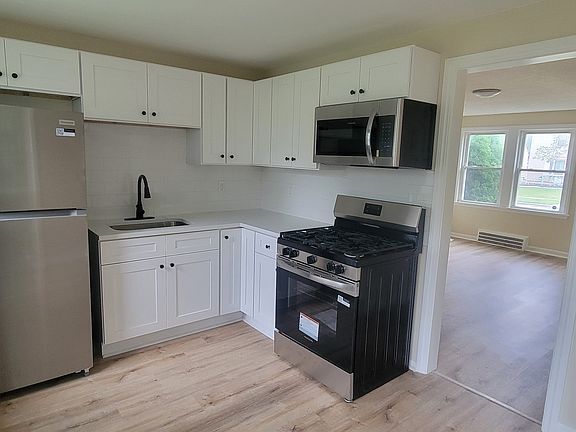 4th image of 5740 South Blvd