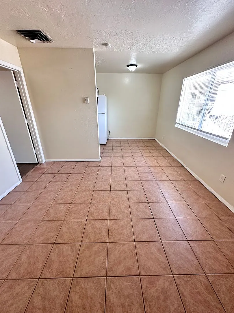 501 Texas Street NE — Photo 3