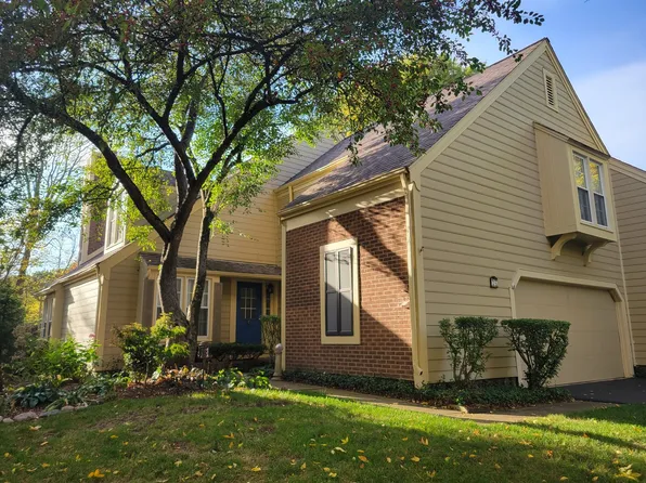 76 Whittington Crse, St Charles, IL 60174