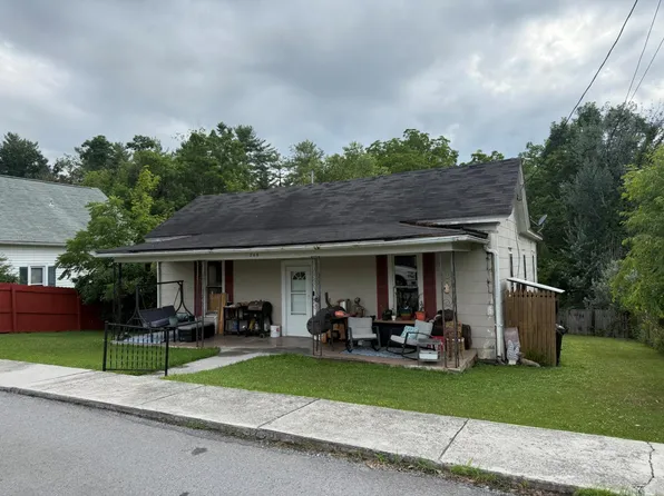 206 Weaver St, Athens, WV 24712