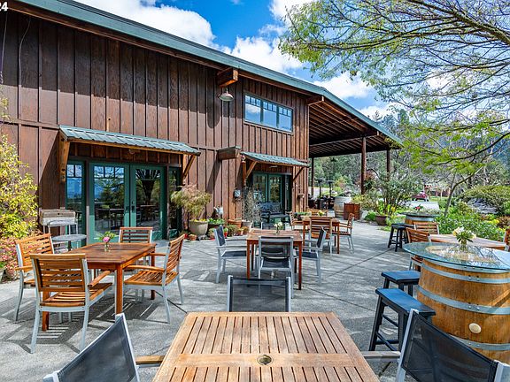 4th image of 818 Slagle Creek Rd