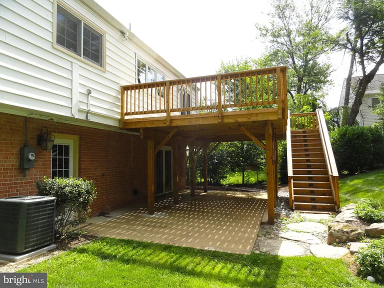 7115 Warbler Ln — Photo 32