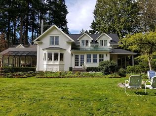 10625 Falk Rd NE, Bainbridge Island, WA 98110