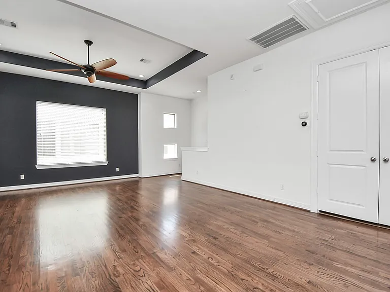 3900 Center St — Photo 9