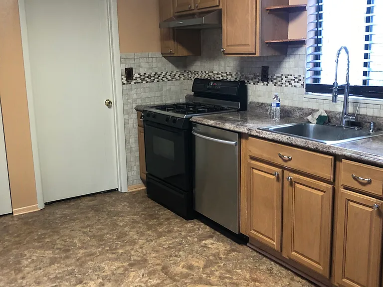 209 Westgate Dr — Photo 2