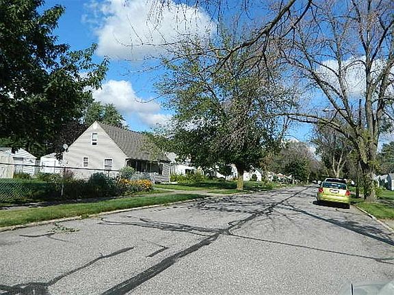 3rd image of 15806 Mina Ave