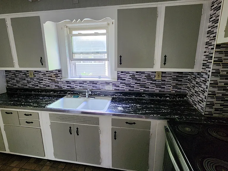 1152 Pomona Rd — Photo 4