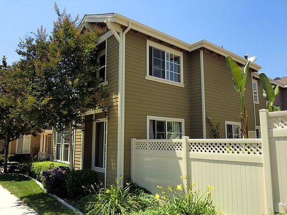 3rd image of 451 Middlebury Ct