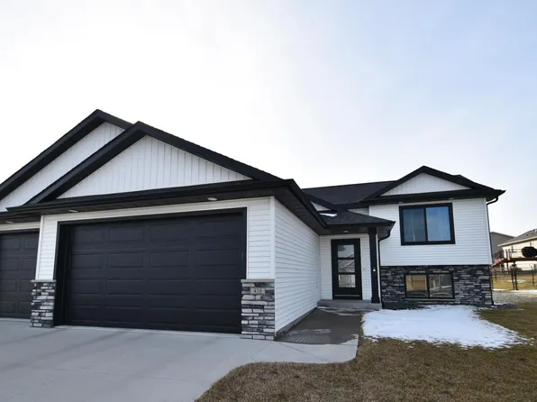 410 Keystone Dr NE, Pine Island, MN 55963