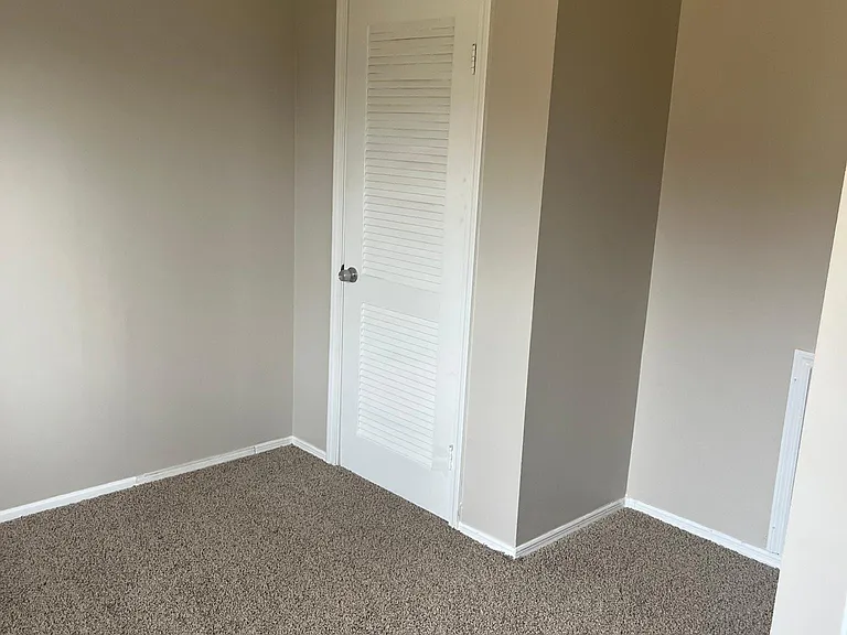 1121 Perkins Dr #B — Photo 4